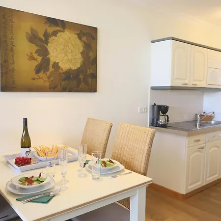 Hochwertiges Und Komfortables 1-zimmer-appartement Mit Balkon *