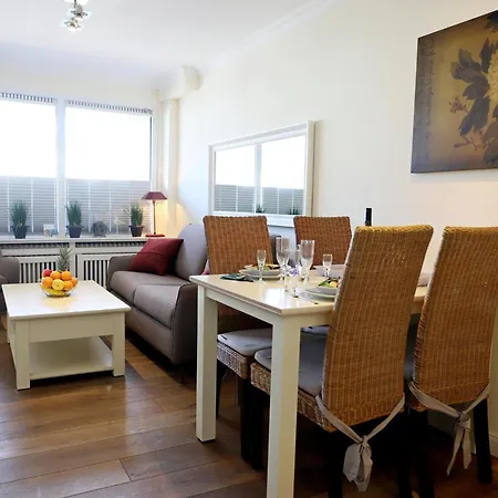 Hochwertiges Und Komfortables 1-zimmer-appartement Mit Balkon